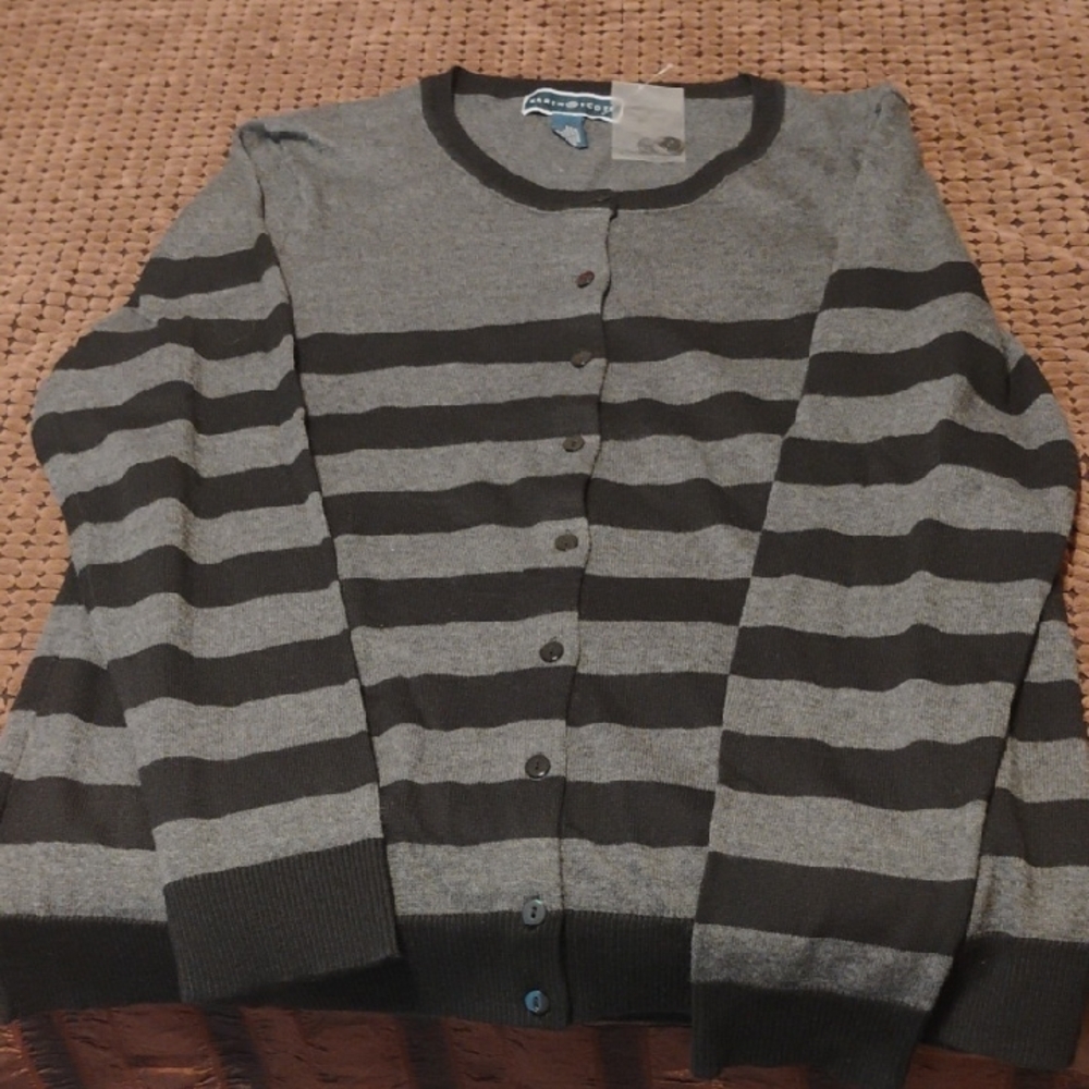 Croft & Barrow Men's Cardigan in Gray and Black Stripes